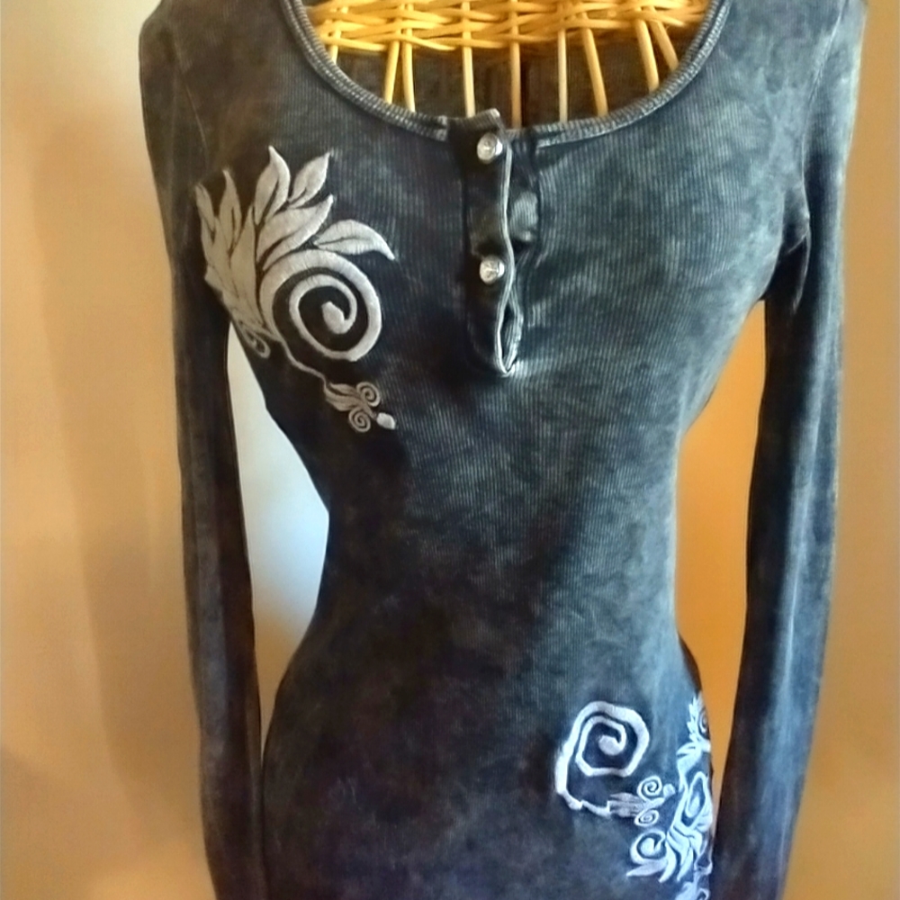 NWOT Women's Vocal long sleeve